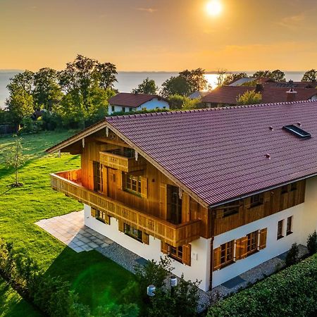 Graf Chiemo Suites - Direkt Am Chiemsee Mit Separatem Seezugang Chieming Exterior photo