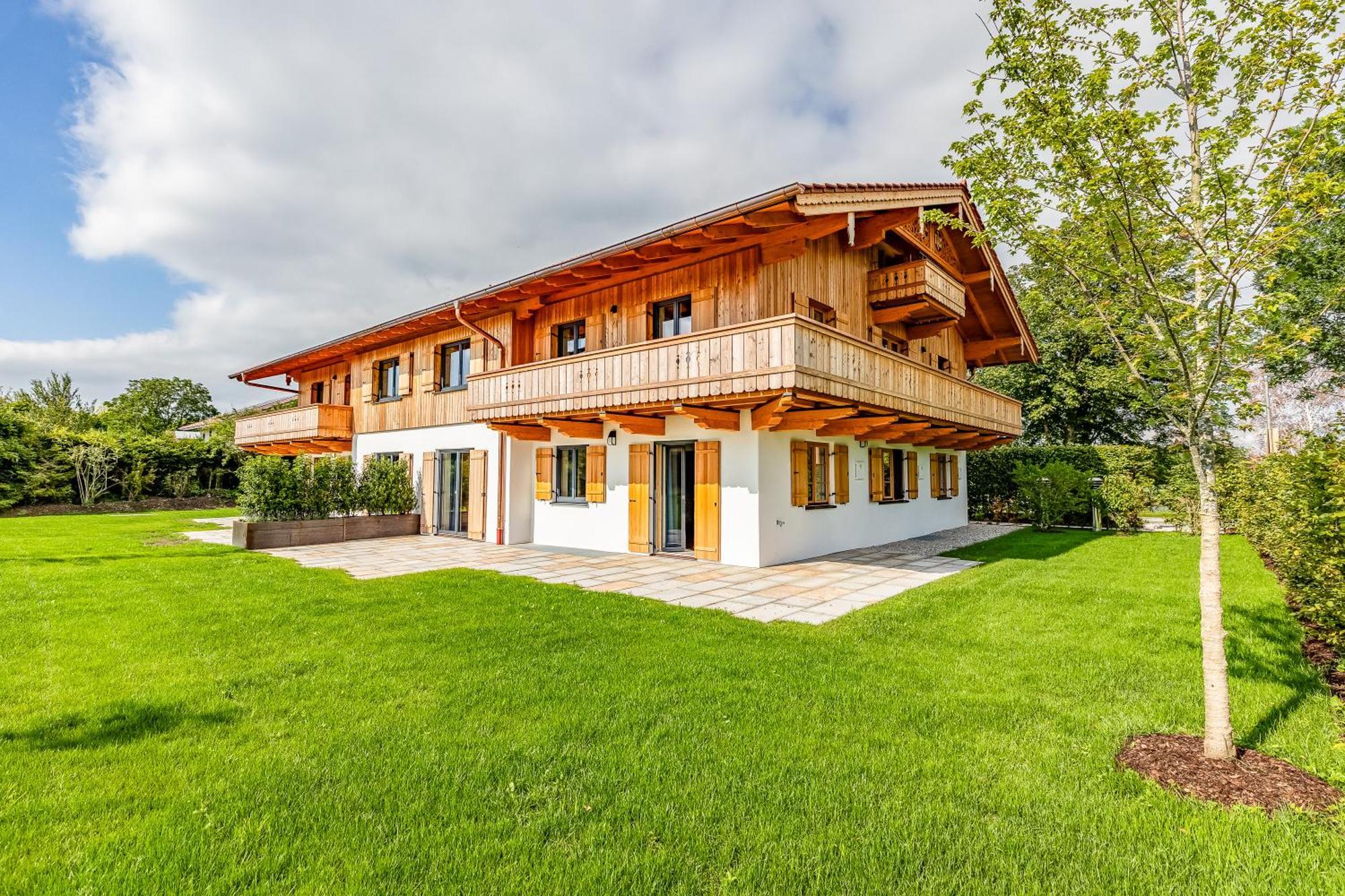 Graf Chiemo Suites - Direkt Am Chiemsee Mit Separatem Seezugang Chieming Exterior photo